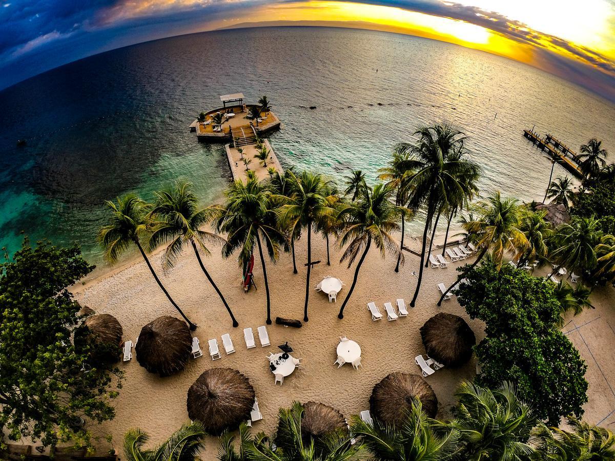 Moulin Sur Mer Beach Resort Montrouis Bagian luar foto