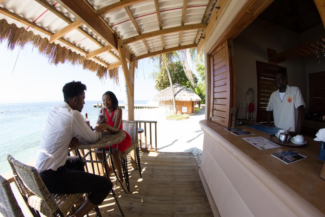 Moulin Sur Mer Beach Resort Montrouis Bagian luar foto